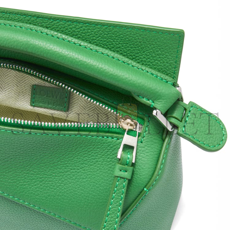 LOEWE MINI PUZZLE BAG IN SOFT GRAINED CALFSKIN A510P88X41-4748 (18*12.5*8cm) LOEWE MINI PUZZLE BAG IN SOFT GRAINED CALFSKIN A510P88X41-4748 (18*12.5*8cm)