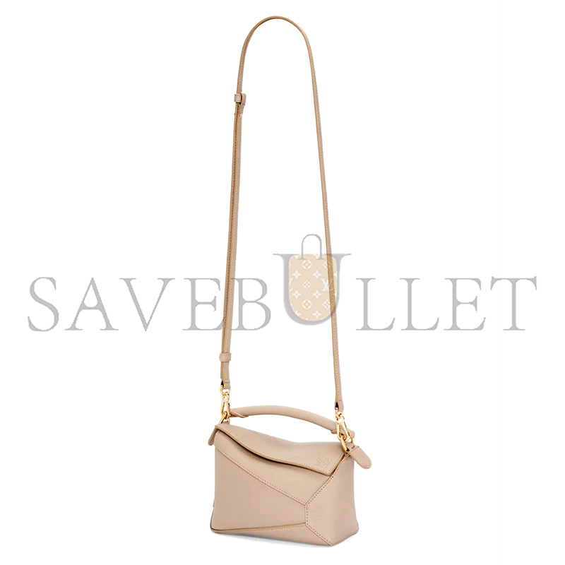 LOEWE MINI PUZZLE EDGE BAG IN SOFT GRAINED CALFSKIN A510P60X30-2150 (18*12.5*8cm) LOEWE MINI PUZZLE EDGE BAG IN SOFT GRAINED CALFSKIN A510P60X30-2150 (18*12.5*8cm)