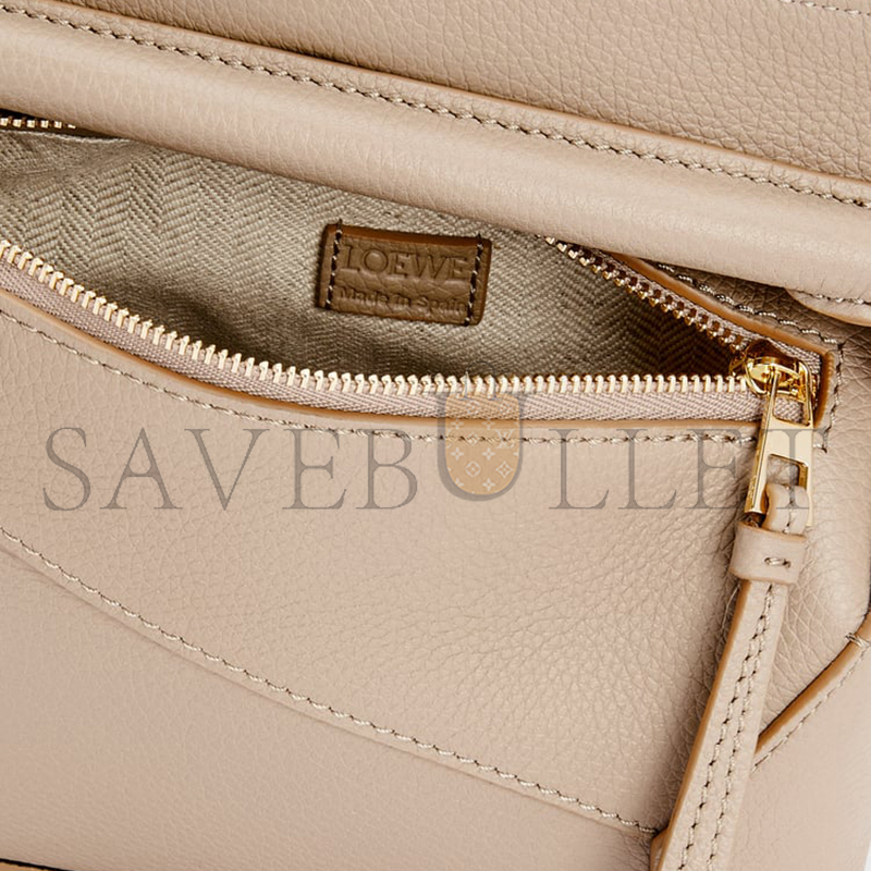 LOEWE MINI PUZZLE EDGE BAG IN SOFT GRAINED CALFSKIN A510P60X30-2150 (18*12.5*8cm) LOEWE MINI PUZZLE EDGE BAG IN SOFT GRAINED CALFSKIN A510P60X30-2150 (18*12.5*8cm)