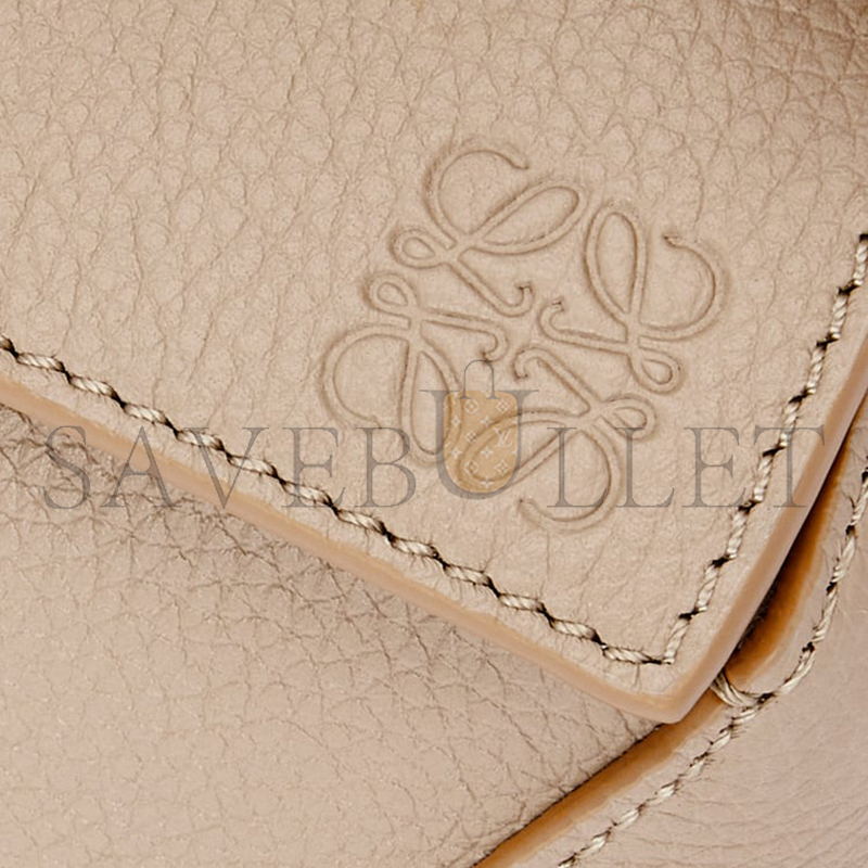 LOEWE MINI PUZZLE EDGE BAG IN SOFT GRAINED CALFSKIN A510P60X30-2150 (18*12.5*8cm) LOEWE MINI PUZZLE EDGE BAG IN SOFT GRAINED CALFSKIN A510P60X30-2150 (18*12.5*8cm)