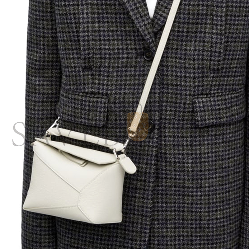 LOEWE MINI PUZZLE EDGE BAG IN SOFT GRAINED CALFSKIN A510P88X16-9567 (18*12.5*8cm) LOEWE MINI PUZZLE EDGE BAG IN SOFT GRAINED CALFSKIN A510P88X16-9567 (18*12.5*8cm)