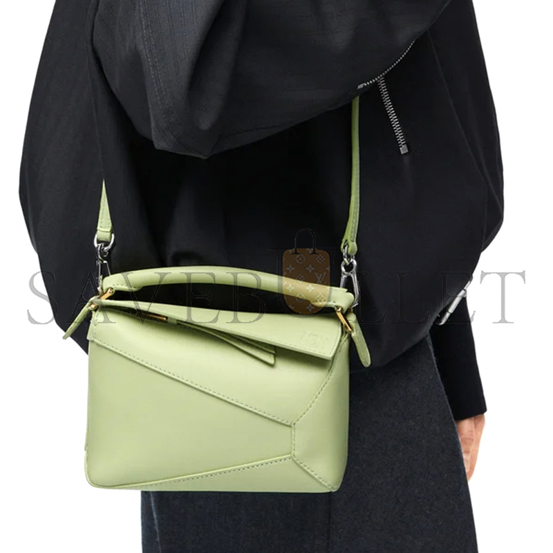 LOEWE MINI PUZZLE EDGE BAG IN CLASSIC CALFSKIN A510P88X26-3916 (18*12.5*8cm) LOEWE MINI PUZZLE EDGE BAG IN CLASSIC CALFSKIN A510P88X26-3916 (18*12.5*8cm)