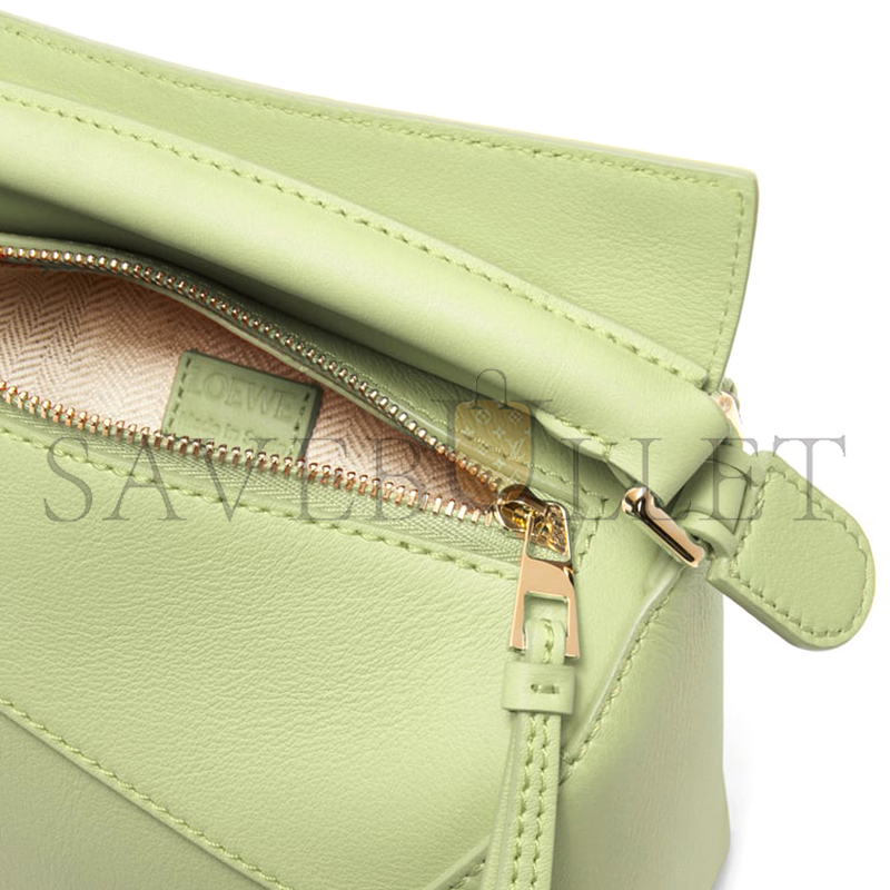 LOEWE MINI PUZZLE EDGE BAG IN CLASSIC CALFSKIN A510P88X26-3916 (18*12.5*8cm) LOEWE MINI PUZZLE EDGE BAG IN CLASSIC CALFSKIN A510P88X26-3916 (18*12.5*8cm)